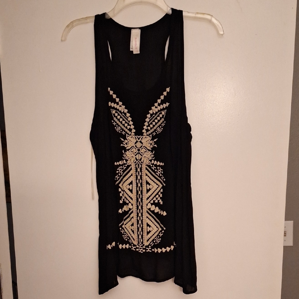 Elegant Black Tank Top with Cream Design